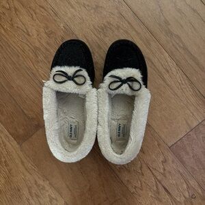 Old Navy Black and Cream Slippers